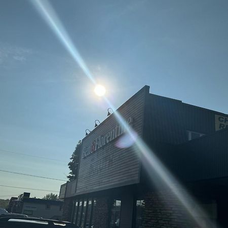 Complexe Dix80 Motel Мон-Лорие Екстериор снимка