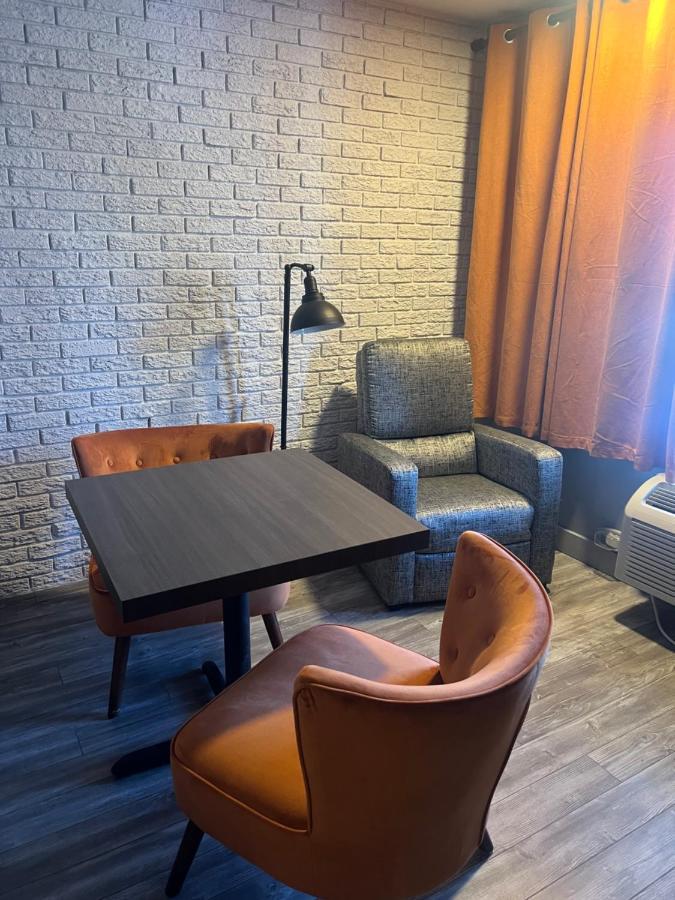 Complexe Dix80 Motel Мон-Лорие Екстериор снимка
