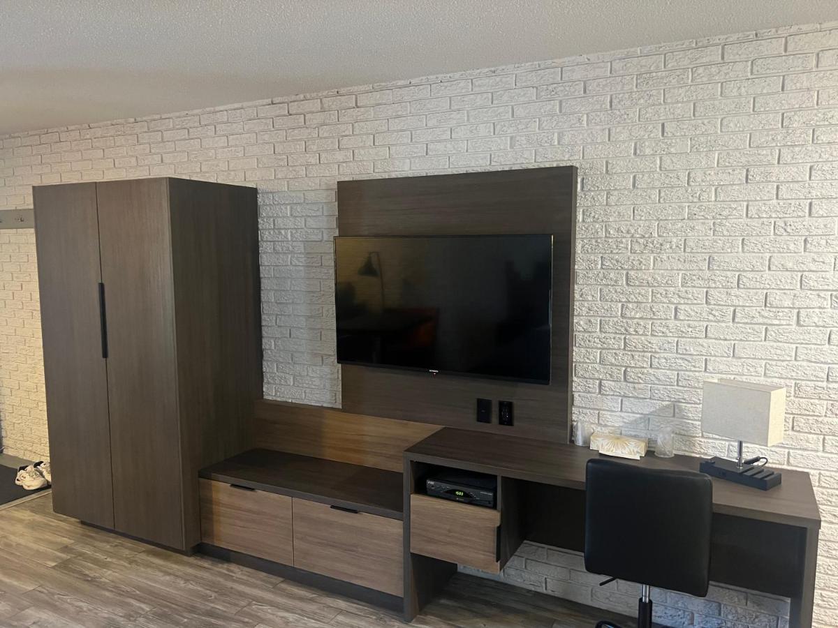Complexe Dix80 Motel Мон-Лорие Екстериор снимка