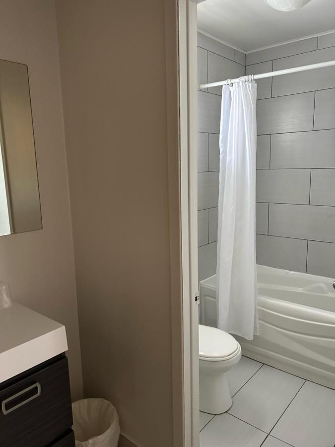 Complexe Dix80 Motel Мон-Лорие Екстериор снимка