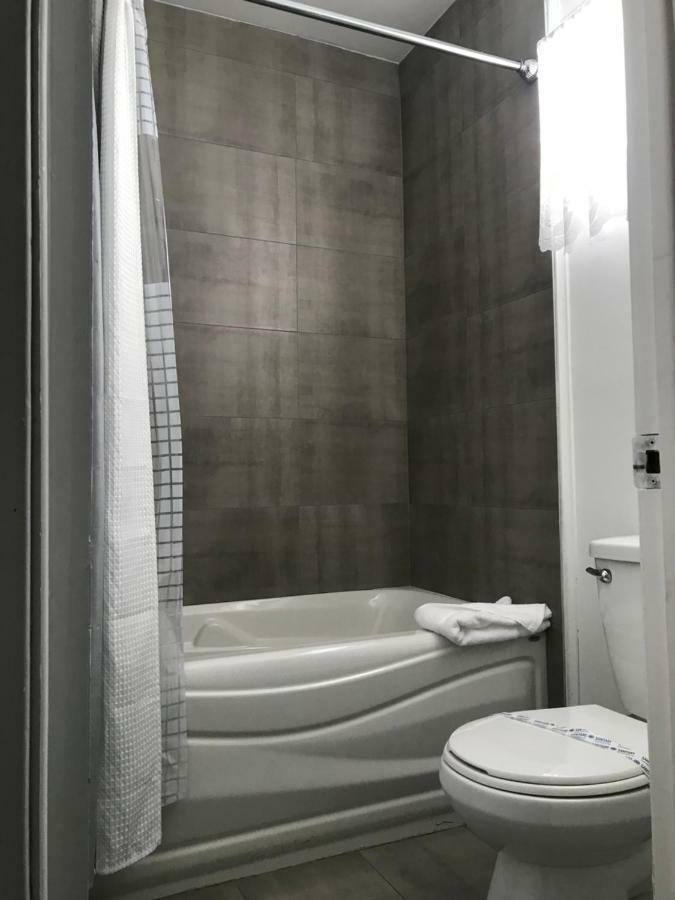 Complexe Dix80 Motel Мон-Лорие Екстериор снимка